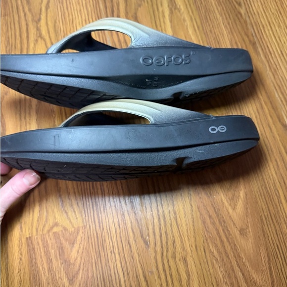 OOFOS OOlala recovery thong sandals Women’s Size 9 - Picture 5 of 6